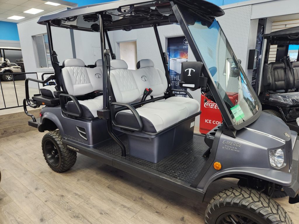 Exploring the Differences Between 4 Passenger and 6 Passenger Golf Carts: Find Your Perfect Ride