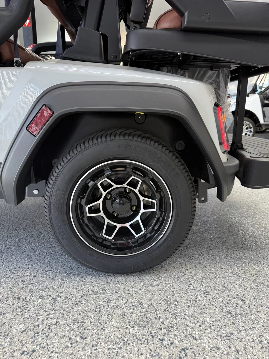 IMG_9683 icon i40x - alpine white wheels