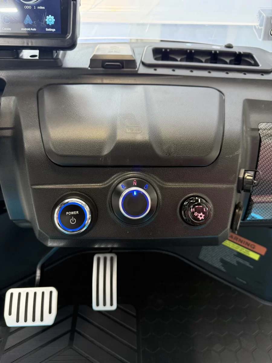 2026 Evolution D5 Maverick 4+2 Plus — Mineral White controls