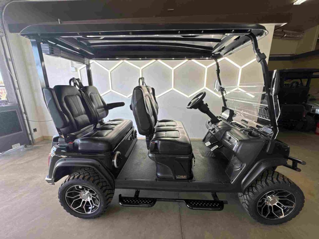 2027 Evolution D5 Maverick 4 Plus — Black Sapphire