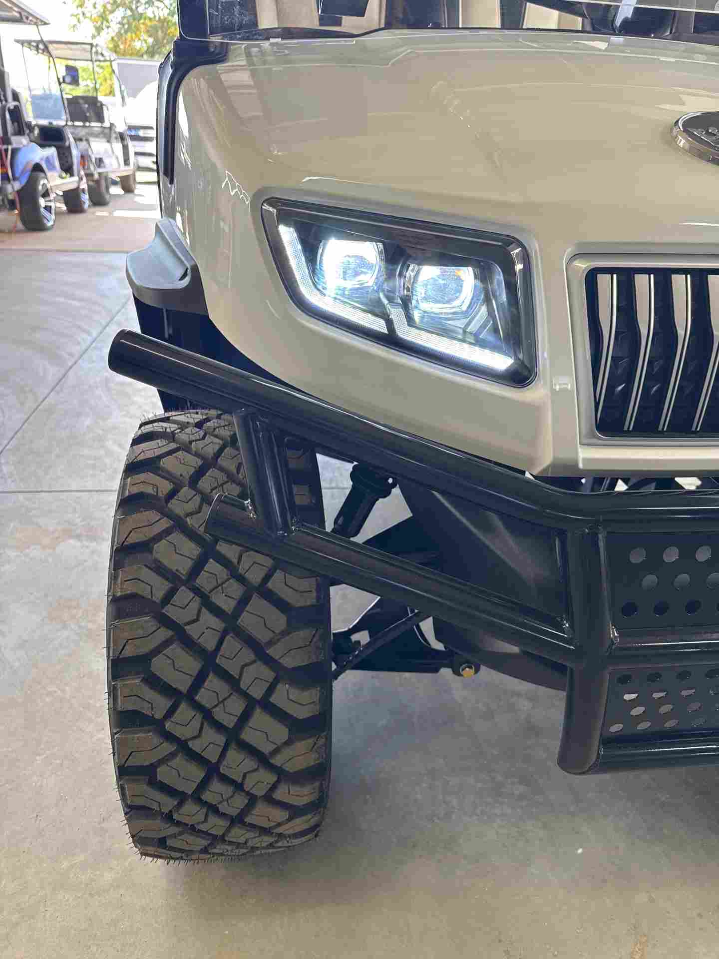 New 2027 Evolution D5 Maverick 4 Plus in Pearl White — photo 3 of 8