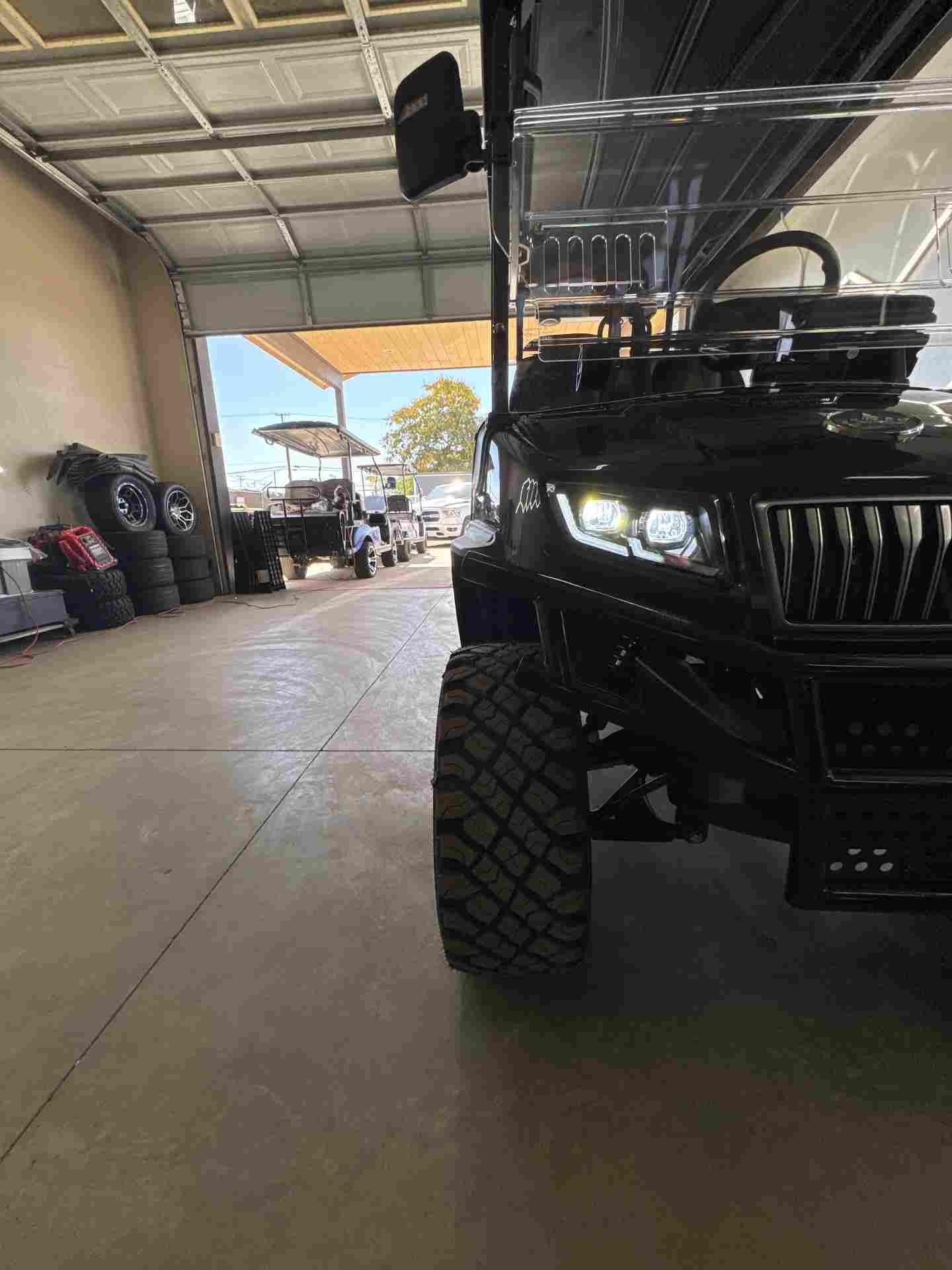New 2027 Evolution D5 Maverick 4 Plus in Arctic Gray — photo 4 of 8