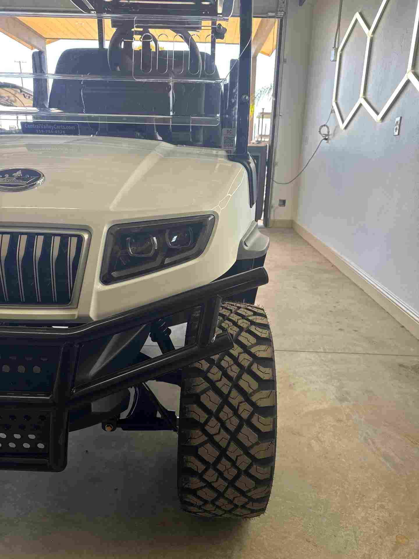 New 2027 Evolution D5 Maverick 4 Plus in Pearl White — photo 5 of 8