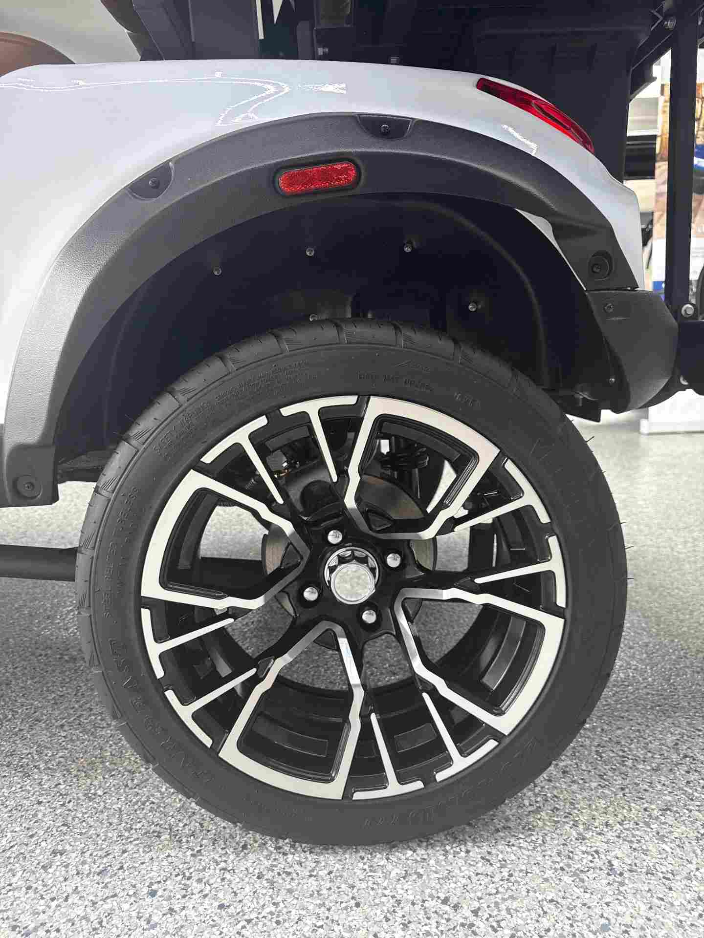 New 2026 Solana F 6P in White — photo 12 of 12