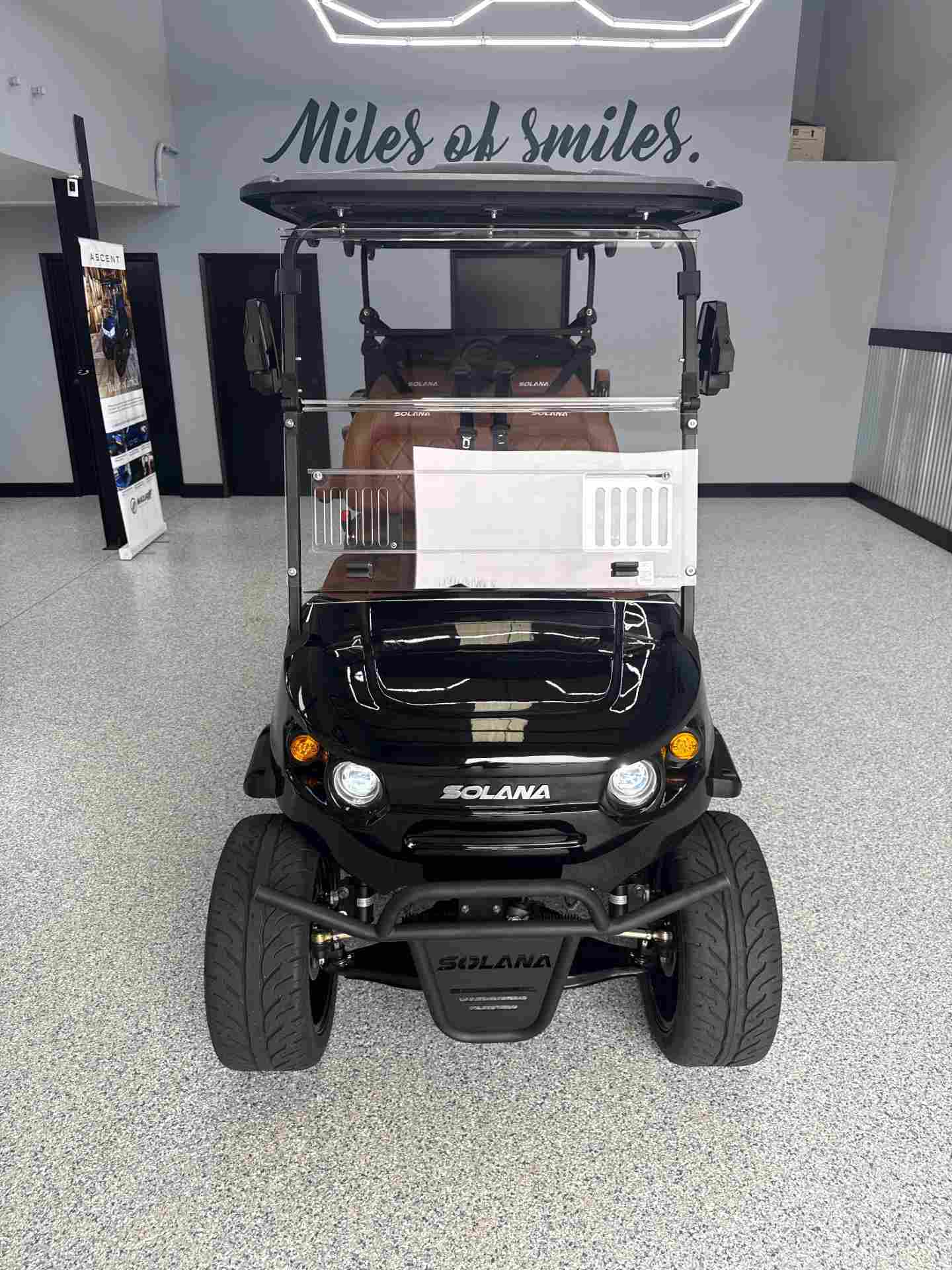 New 2026 Solana F 6P in Black — photo 2 of 12