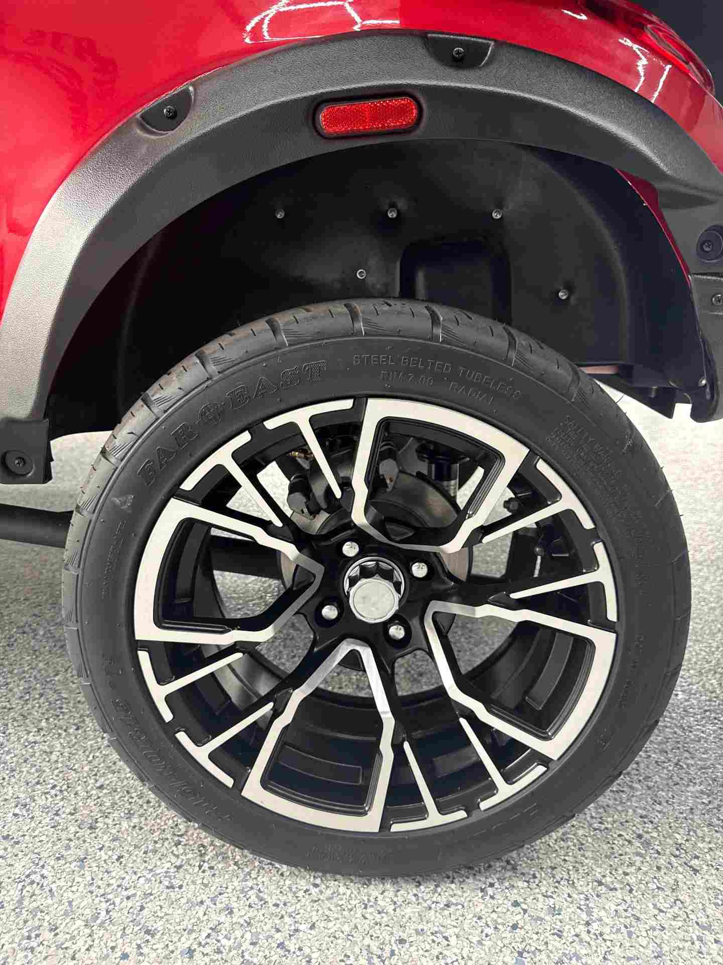 New 2026 Solana F 6P in Red — photo 12 of 12