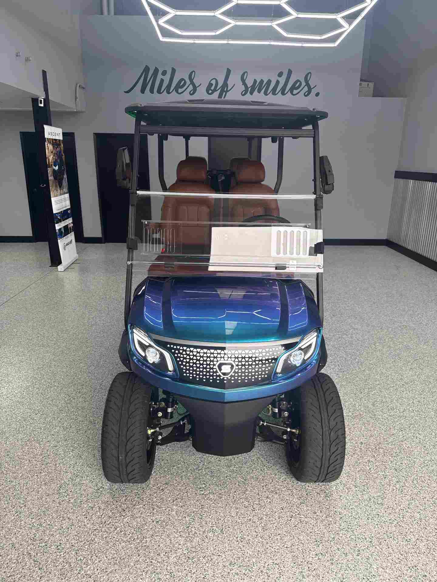 20261008_120306082_1 New 2026 Solana XA 4P in Chameleon Blue — photo 2 of 12