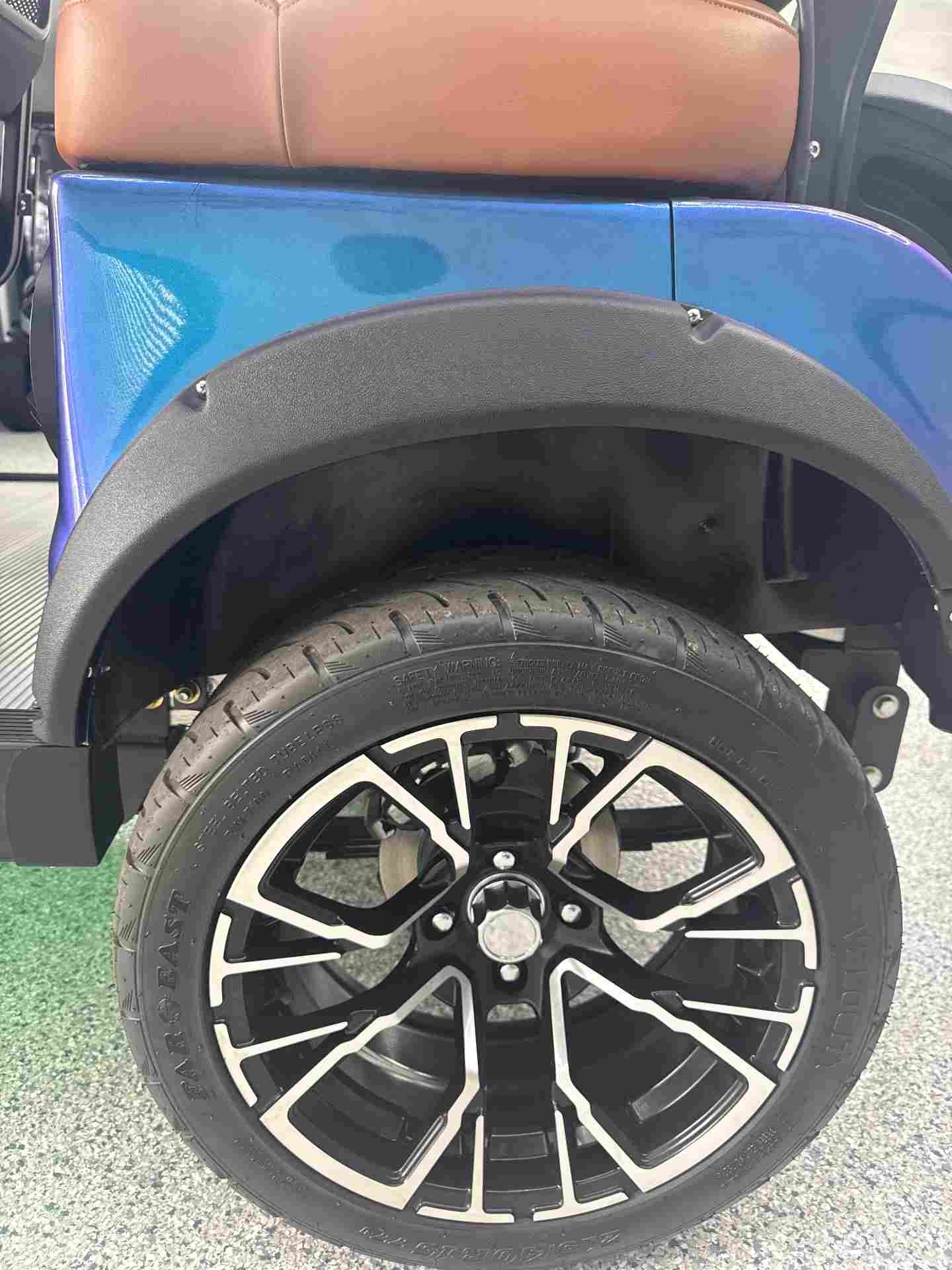 20261008_120456351_1 New 2026 Solana XA 4P in Chameleon Blue — photo 12 of 12