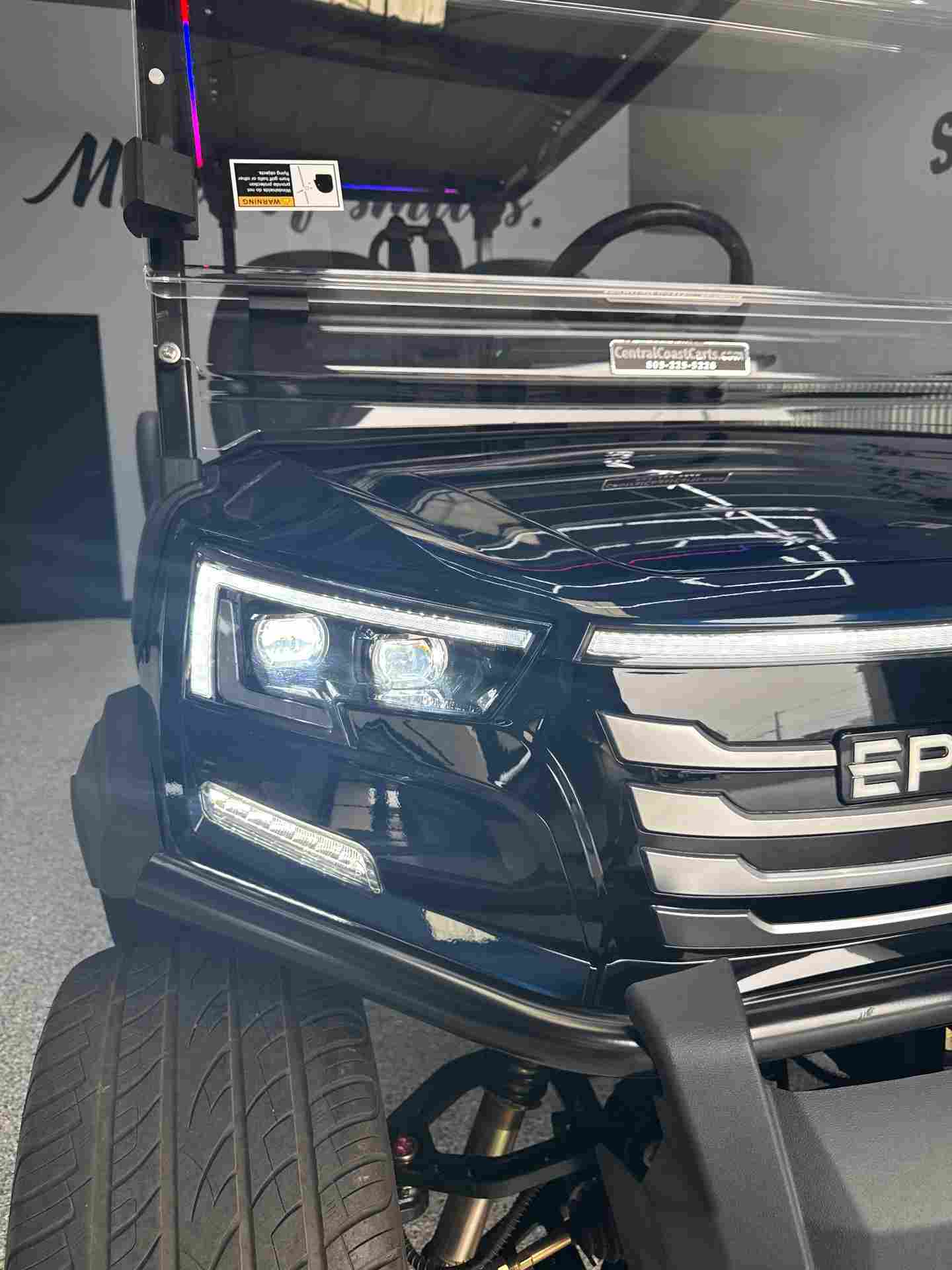 New 2025 Epic E40FX in Metallic Midnight — photo 4 of 12