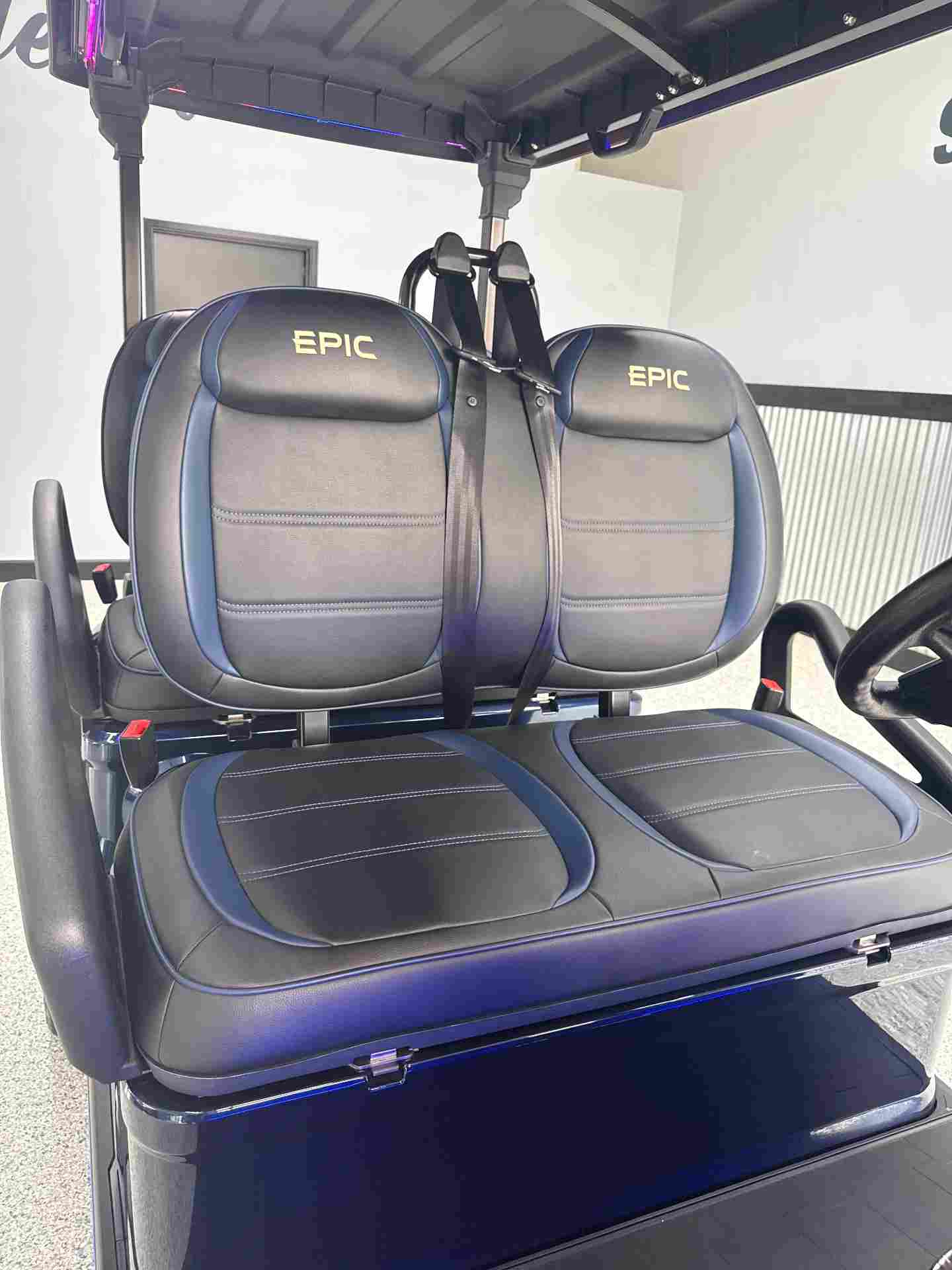 New 2025 Epic E40FX in Metallic Midnight — photo 5 of 12
