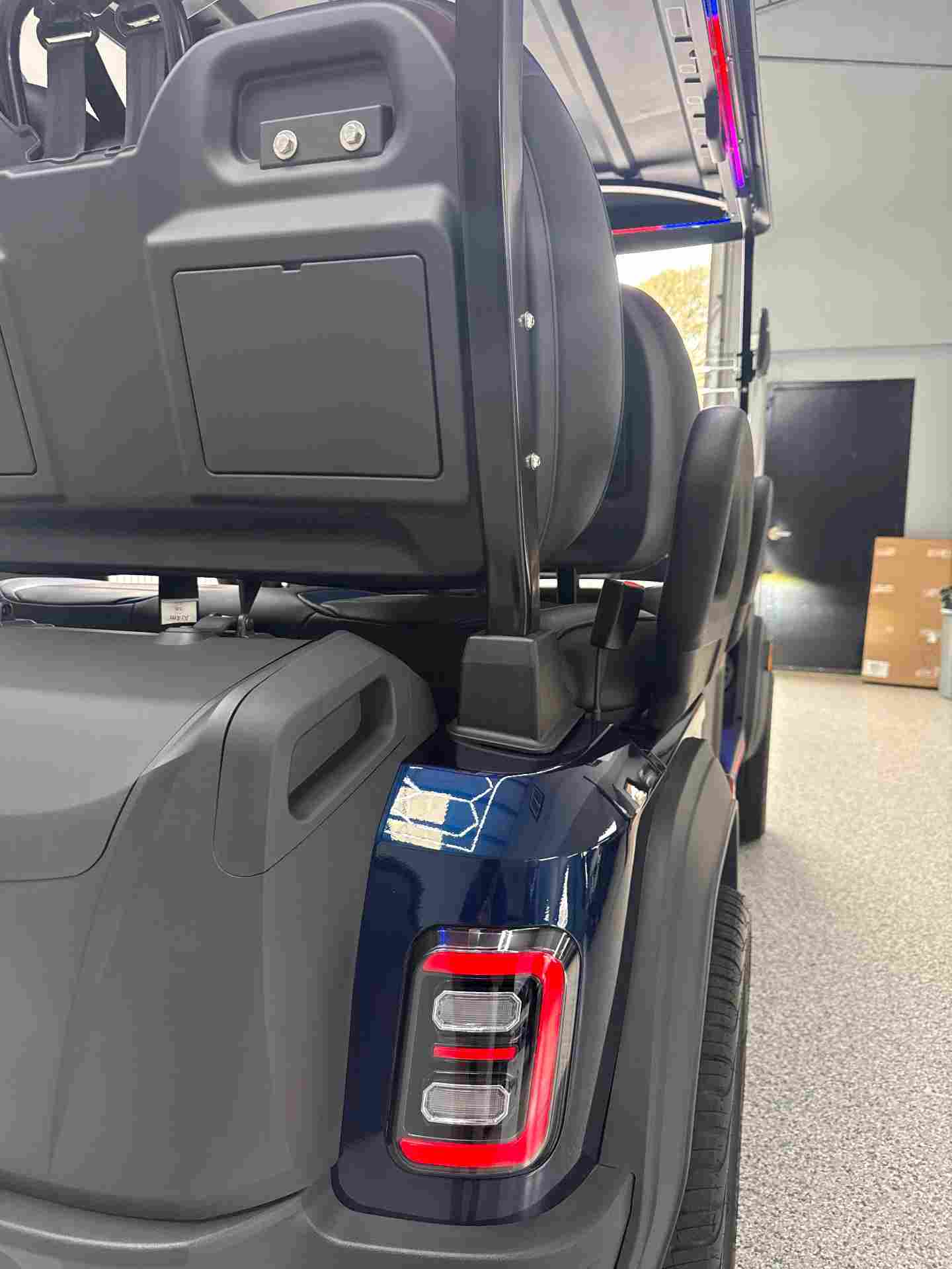 New 2025 Epic E40FX in Metallic Midnight — photo 10 of 12
