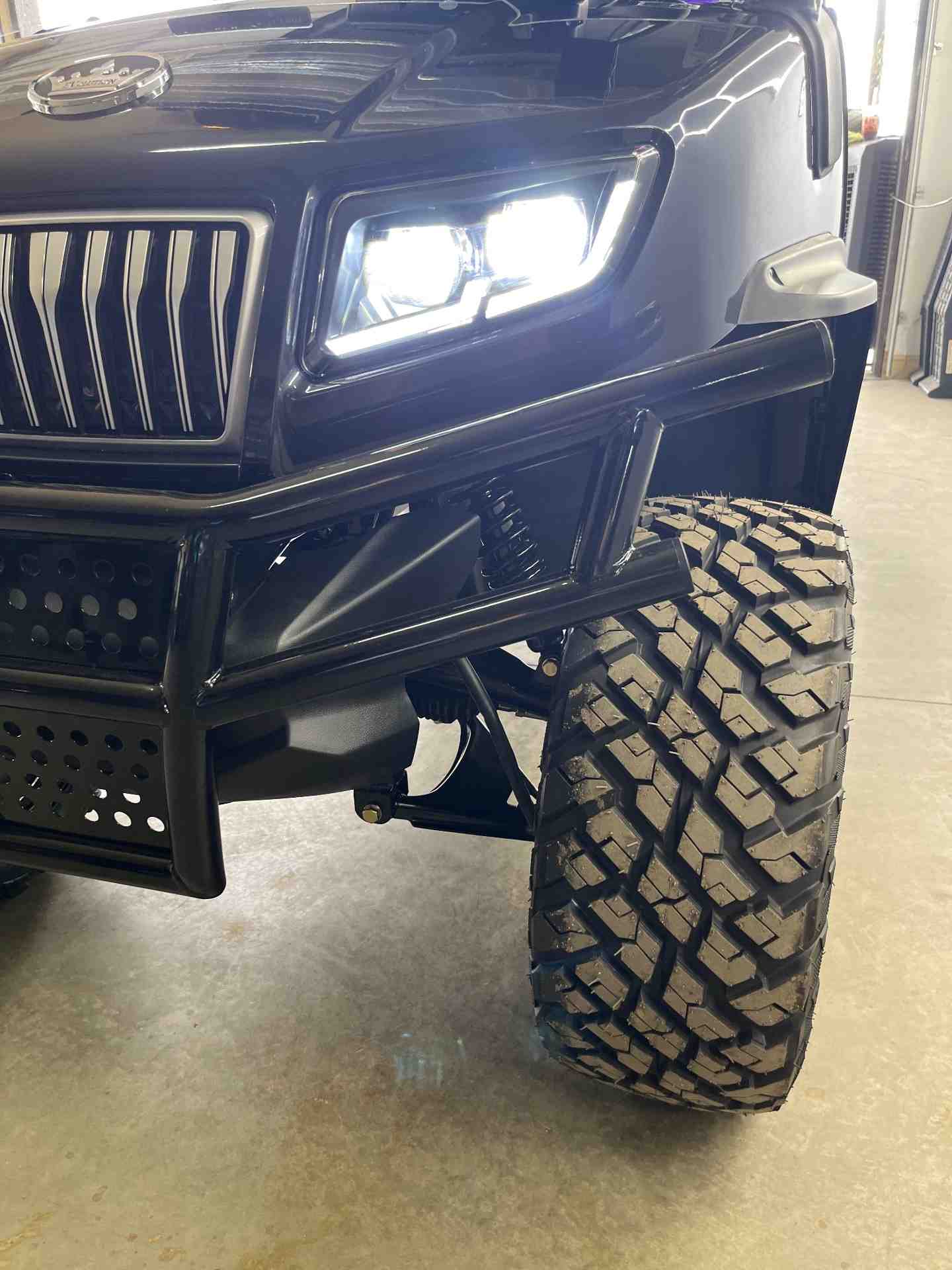 New 2027 Evolution D5 Maverick 4 Plus in Arctic Gray — photo 4 of 8