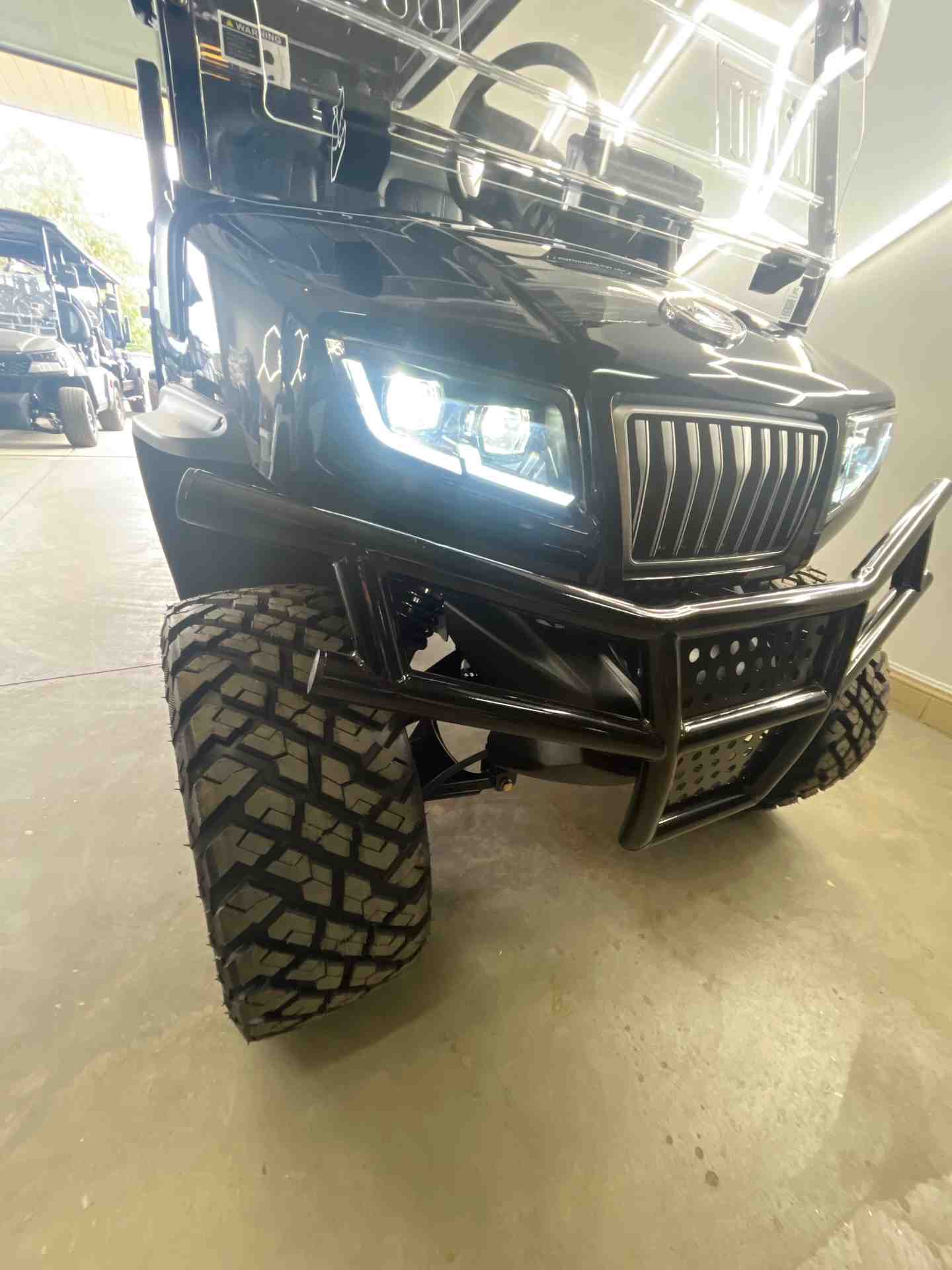 20261023_143014650_1 New 2027 Evolution D5 Maverick 4 Plus in Black Sapphire — photo 3 of 8
