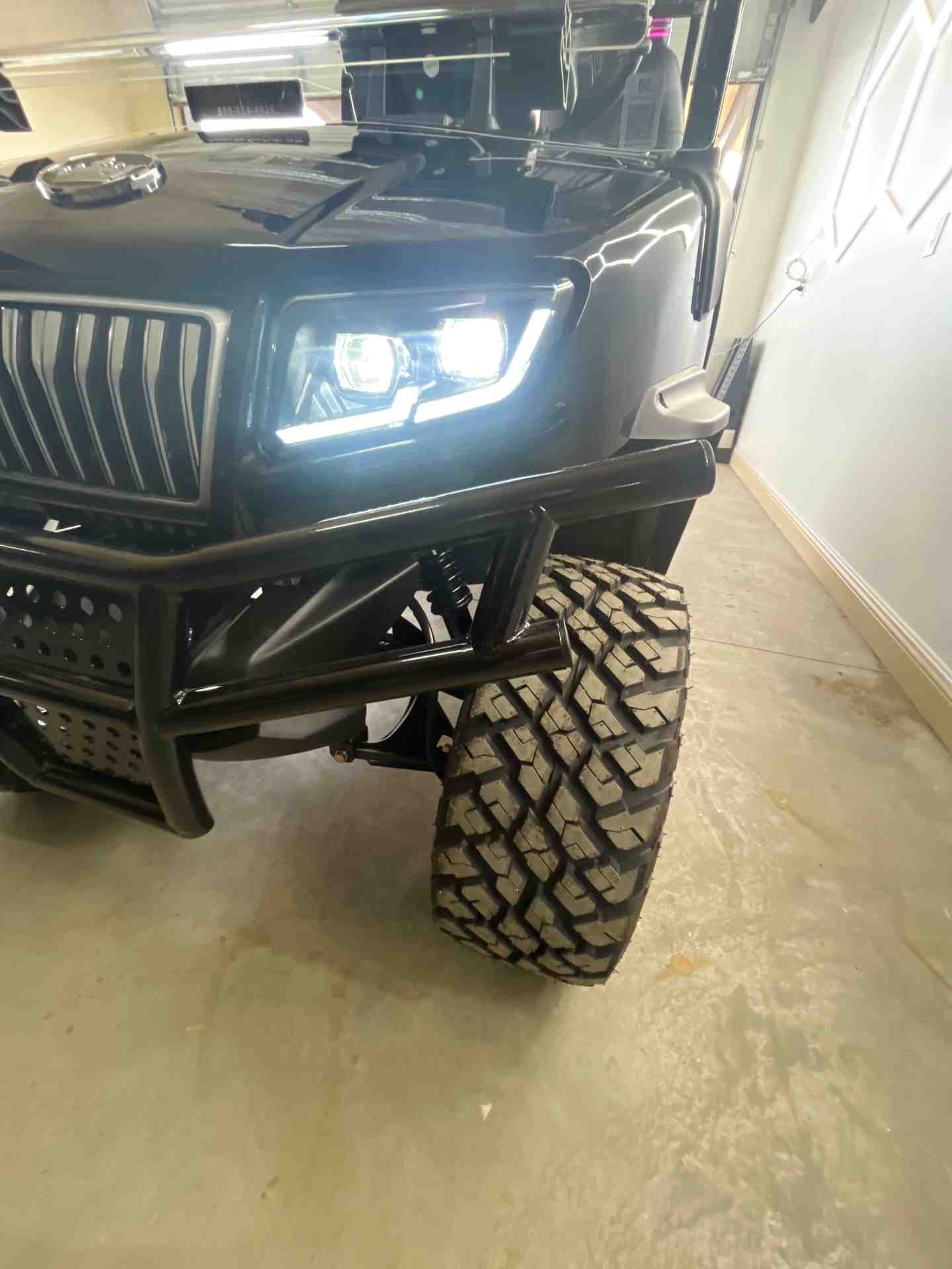 20261023_143030506_1 New 2027 Evolution D5 Maverick 4 Plus in Black Sapphire — photo 4 of 8