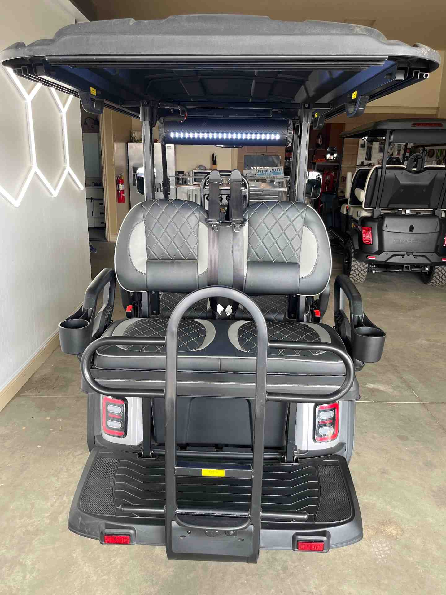 New 2026 Icon EV i40X in Silver — photo 6 of 9