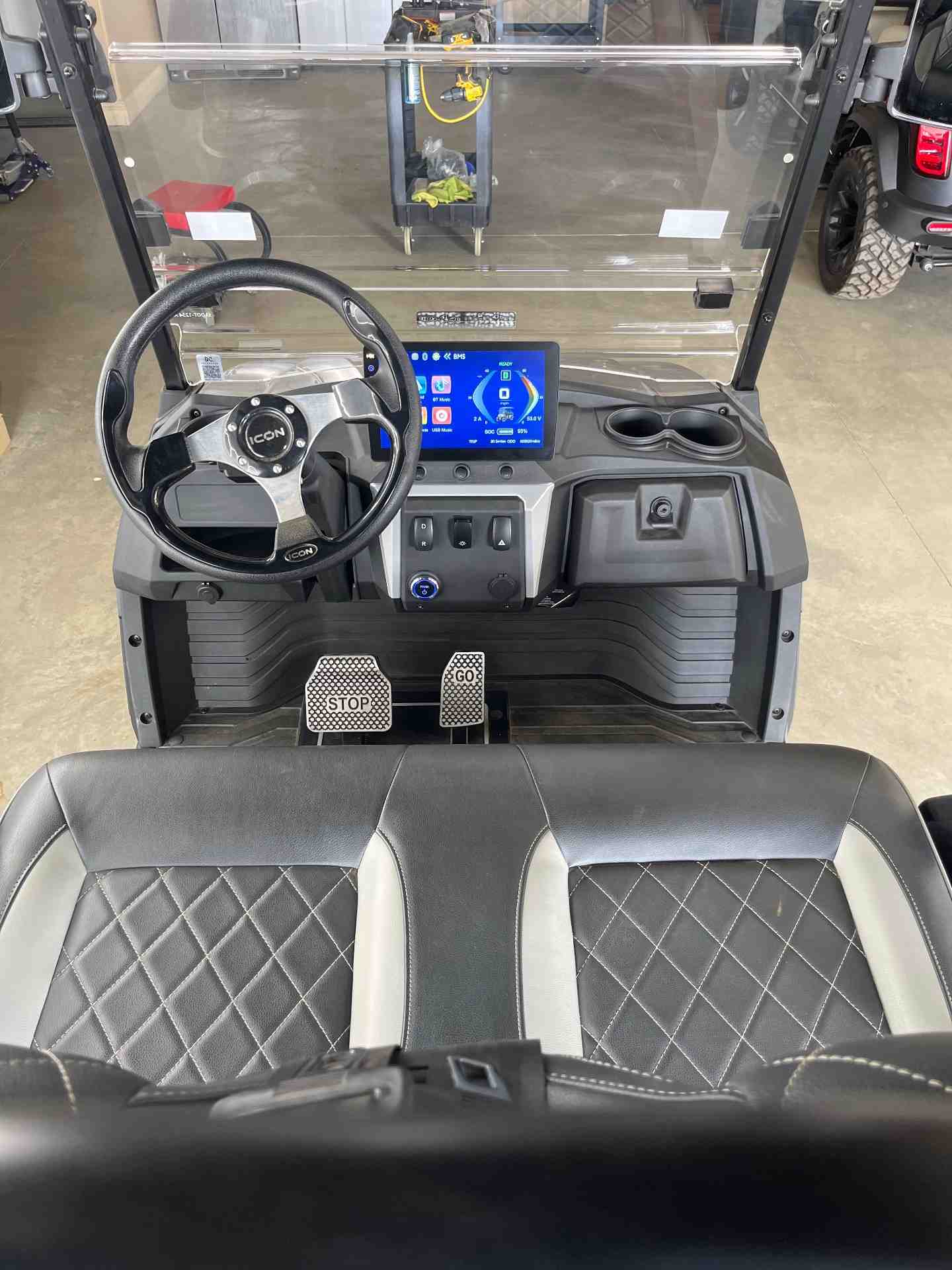 New 2026 Icon EV i40X in Silver — photo 8 of 9