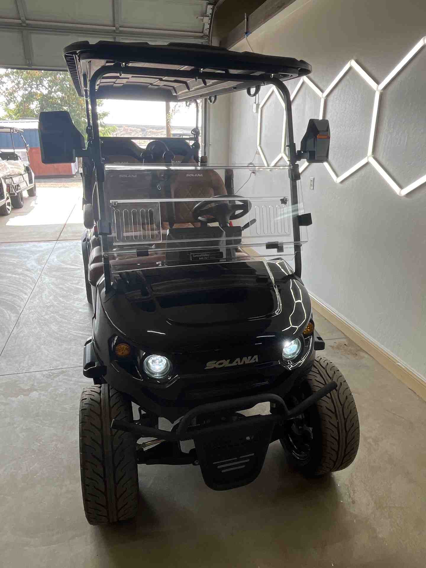 New 2026 Solana F 6P in Black — photo 2 of 9